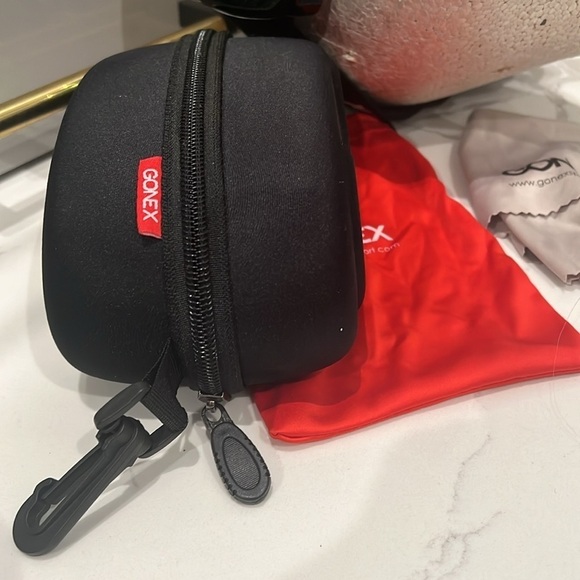Gonex Polarized Snow Goggles Zip Case Pouch - Worn Once - Picture 6 of 9